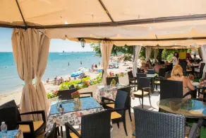 Iris Beach Hotel - Restaurant