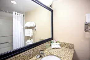Holiday Inn Express Hotel And Suites Corinth By IHG - Badrum