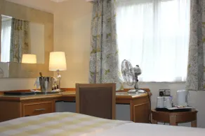 Best Western Chilworth Manor Hotel - Room