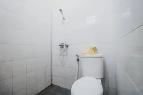 RedDoorz Plus @ Jalan Parangtritis 2 - Badeværelse