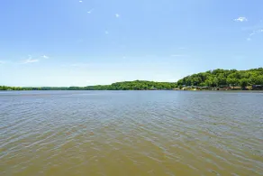 Deck w/ Covered Dock! Lakefront Ozark Cottage - Interiør