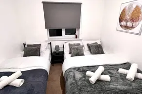 Modern 3BR House For Contractors - Room