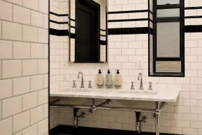West Village Eurohostel - Bathroom