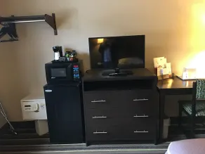 Super 8 by Wyndham Weston WV - Room