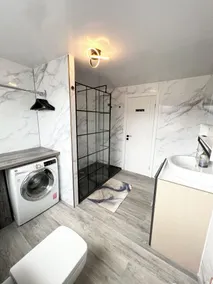 Addison's Adorable Abode - Bathroom