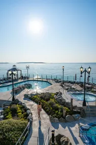 Oak Bay Beach Hotel - Piscine
