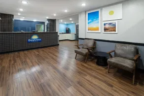Days Inn by Wyndham Moosic - Lobby