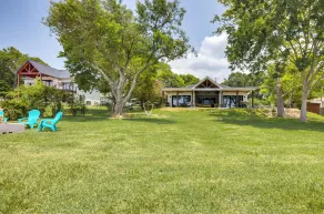 Lakefront Onalaska Home w/ Screened-in Porch! - Innvendig