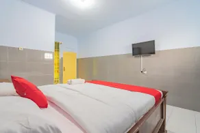 RedDoorz Syariah @ Tambak Mekar Street Subang - Room