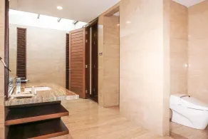Louis Kienne Bandungan - Baño