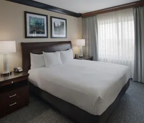 DoubleTree Suites by Hilton Bentonville - Chambre