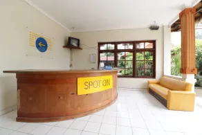 SPOT ON 2426 Hotel Aget Jaya Ii - Recepción