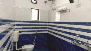 Pavitram Hotel & Banquet - Bathroom