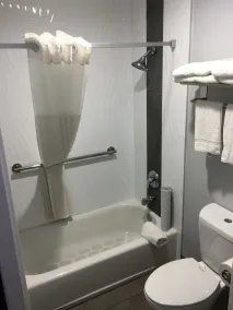 Quality Inn Near Hollywood Walk of Fame - Salle de bain
