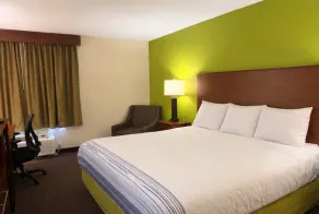Coratel Plus Suites by Jasper Black River Falls - Zimmer