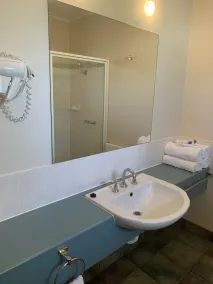 Arthur Phillip Motor Inn - Bathroom