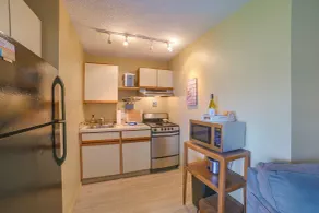 Lakefront Studio, 3 Mi to Petoskey State Park! - Interior