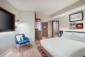 Hampton by Hilton Bath City - Room