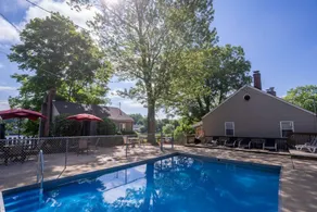 Bluebird Bay Resort - Pool