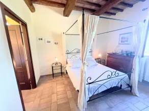Detached villa - sleeps 10 - pool - pergola - playground for children - wifi - Quarto