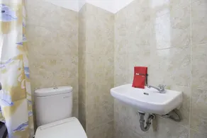 RedDoorz Plus @ Paal 2 Manado - Baño