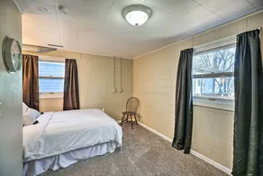 Sioux Center Split-Level Home w/ Game Room! - Interiør
