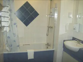 B&B Hotel Manchester SportCity - Bathroom