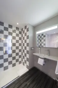 ibis Styles Poitiers Centre - Bathroom