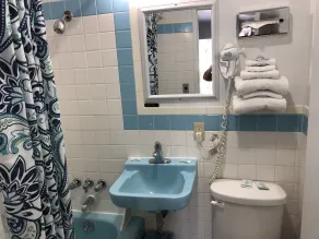 Best Budget Inn - Bathroom