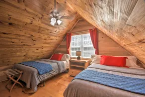 ‘The Lake Place’ Cabin w/ Golf Cart & Free Kayaks! - Interior