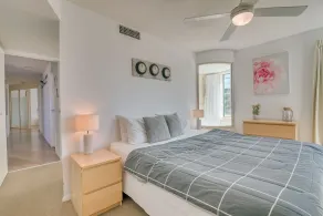 Grand Palais Boolarong Beachside Apartments - Chambre