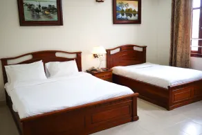 Hung Phong Hotel - Near Dalat Night Market - Room