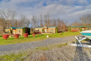 Lakefront Cabin Living w/ Dock Access on Sodus Bay - Innvendig