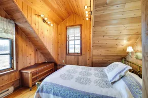 Private Hot Tub: 'Blue Sky Cabin' in Sequim - Interior