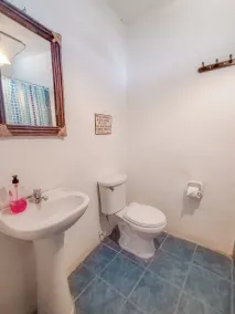 Aloha Lina - Bathroom