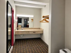 expressway inn - Bathroom