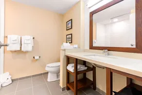 Comfort Inn & Suites - Badezimmer