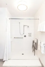Holiday Inn Express & Suites Downtown Louisville by IHG - Salle de bain