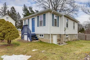 Wolcott Home w/ Deck: Near Connecticut Attractions - Interior