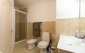 'Goldwater on Beach' - 3 Bedroom Beachfront with Balcony & BBQ - Sleeps 6 - Salle de bain