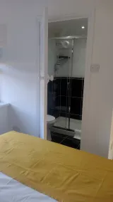 52 Furnival Road, Manchester - Badrum