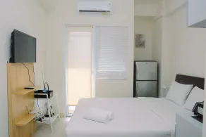 Comfort Studio at Green Pramuka Apartment near Shopping Center - Room
