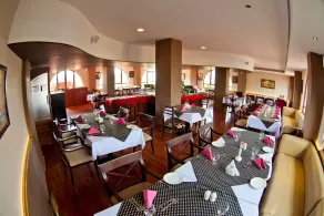 Paramount Tower - Restaurant