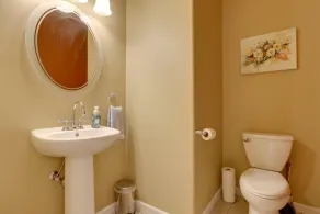 Canal-front Bend Vacation Rental w/ Hot Tub! - Badrum