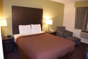 Super 8 by Wyndham Saginaw - Chambre