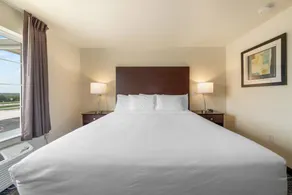 Cobblestone Inn & Suites - Avoca - Room