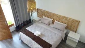 Giraffe House - Room