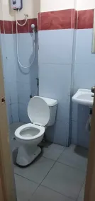 OYO 1026 Evita Hotel Bacoor - Bathroom