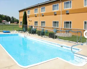 Quality Inn Seaman - Pool