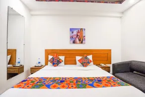 FabHotel Emoji Stays - Camera